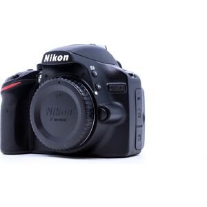 Nikon D3200 (Condition: Excellent)