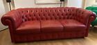 Divano Chesterfield Arquati pelle fiore rosso