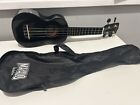 Mahalo Ukulele Gloss Black + Case