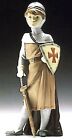 LLADRO MEDIEVAL SOLDIER 6111 NINO MEDIAVAL DE PIE BOY KNIGHT SWORD SHIELD CROSS