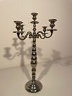 Candelabri in metallo lucido, di design classico e barocco (H=102 cm, B=46 cm)