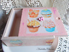 Scatola in legno dipinto a mano sui toni del rosa crackle decoupage cupcake