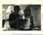 1987 Press Photo Teri Garr, Tom Schiller on location - "Full Moon in Blue Water"