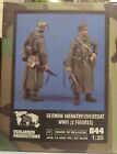 MODELLISMO- GERMAN INFANTRY/OVERCOAT WWII  - VERLINDEN 54mm scale