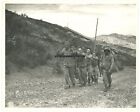 Orig. RIESEN Foto US Kolonial Soldat mit deutsche POW Anzio Nettuno Italien 1944