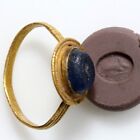 Anello antico romano con sigillo in oro, con pietra preziosa, circa 100-400 d.C.