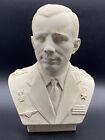 Busto Yuri Gagarin Primo cosmonauta sovietica in marmo polvere. Altezza 23 cm.