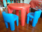 Set Tavolino rosso con 2 Sedie blu per Bambini (in plastica resistente)