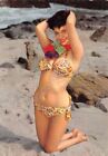 Cartolina Pin up bikini fantasia giallo in spiaggia 1963