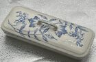 BOITE A BROSSES FAIENCE DE SARREGUEMINES GLYCINE BLEU UTZSCHNEIDER L 21,5cm 1900