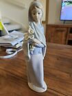 LLADRO FIGURINE GIRL LADY MADONNA WITH FLOWERS