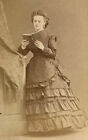 DONNA NOBILE ELEGANTE LEGGE LIBRO SCHEMBOCHE CDV Foto 1870c