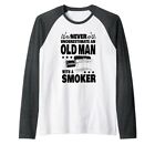 Uomo Never Underestimate an Old Man with a BBQ Smoker Dad Maglia con (M9n)