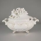 SOUPIERE EN FAIENCE BLANCHE CAPODIMONTE ITALIE DECOR RAISIN ANNEES 1950