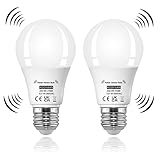 Kooywan lampada LED con sensore di movimento e crepuscolare E27 9W Bianco caldo 2700K Auto On/Off lampadine per Veranda Giardino Porta d ingresso Corridoio, 2 Pezzis