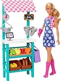 Barbie - Playset Mercato Frutta e Verdura con Bambola bionda, Stand del Mercato, registratore di Cassa, Verdure, Pane, Formaggio e Fiori, Giocattolo per Bambini 3+ Anni, HCN22