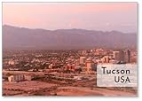 Tucson Skyline mostra il centro di Tucson dopo il tramonto da Sentinel Peak Park, Tucson Arizona, USA, magnete da frigorifero