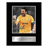 Foto di Gianluigi Buffon (Juventus FC), con autografo, pronta da appendere