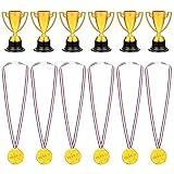 STOBOK 24Pcs Giocattoli per Bambini Mini plastica Mini Coppe d oro e medaglie per Feste Forniture per Bambini Early Learning Toys (12 * Trofei + 12 * Medaglie)